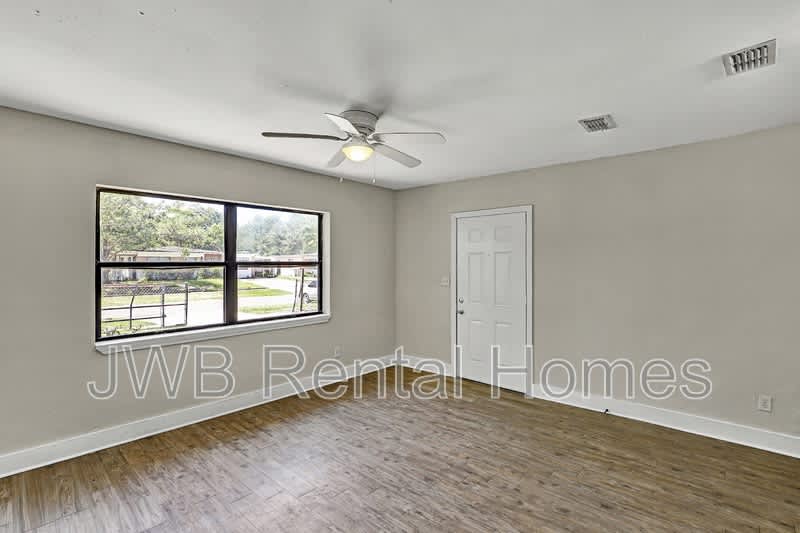 31 45th St W – photo 5