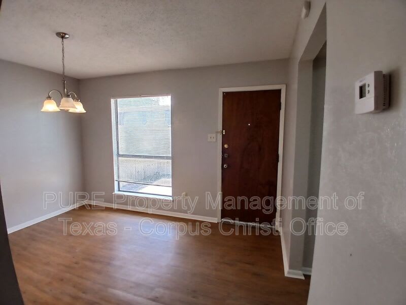 5001 Middlecoff Rd – photo 3
