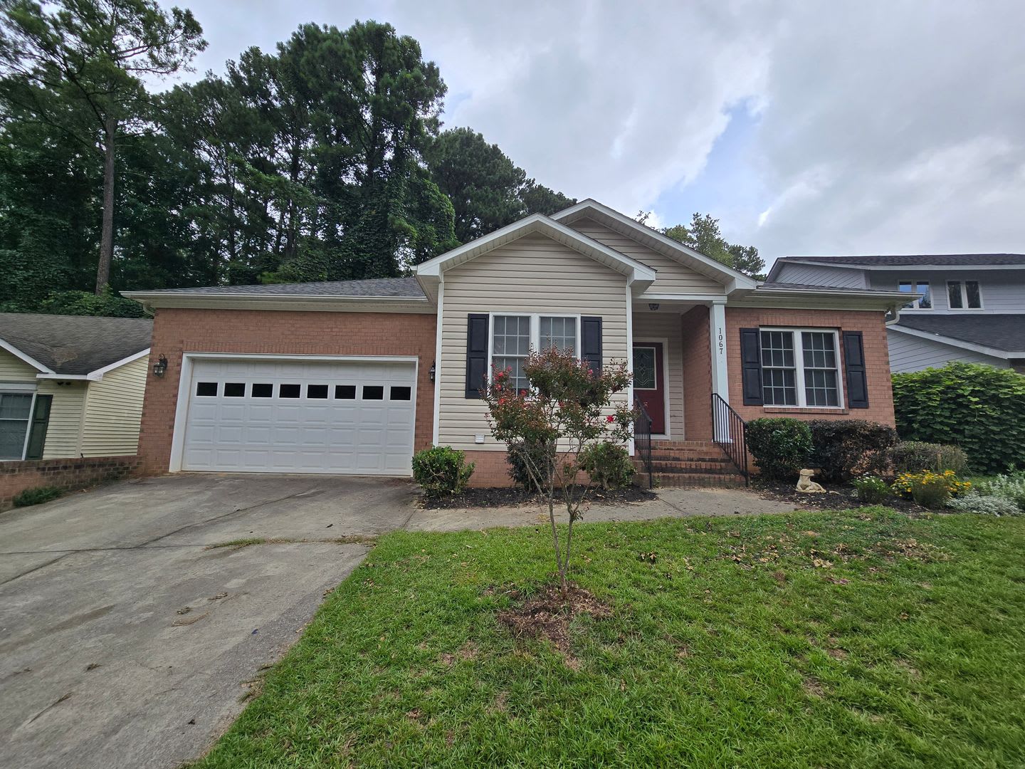 NEW LISTING!!!!! – photo 1