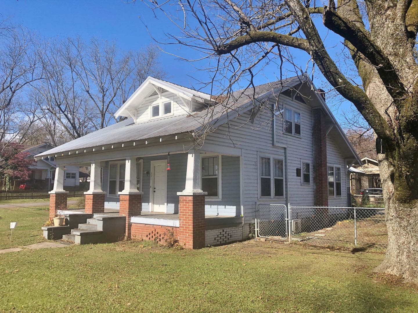 3 Bedrooms 1 Bath – photo 2