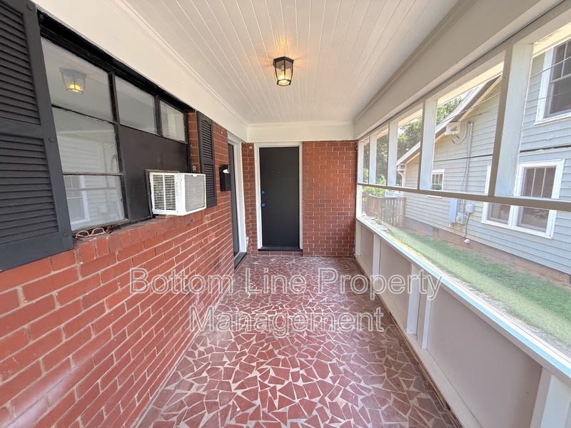1945 Woodcrest Ave – photo 3