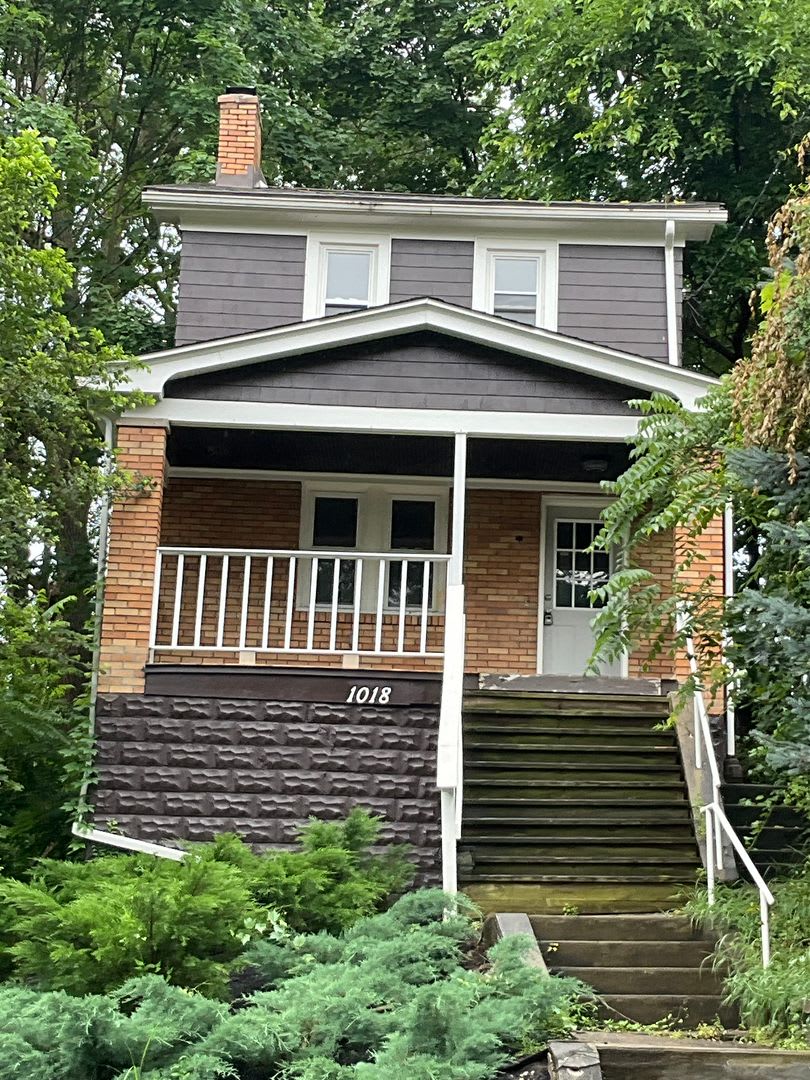 Charming, Character-Filled 2 Bedroom in Brentwood – Freshly Updated & Move-In Ready – photo 1