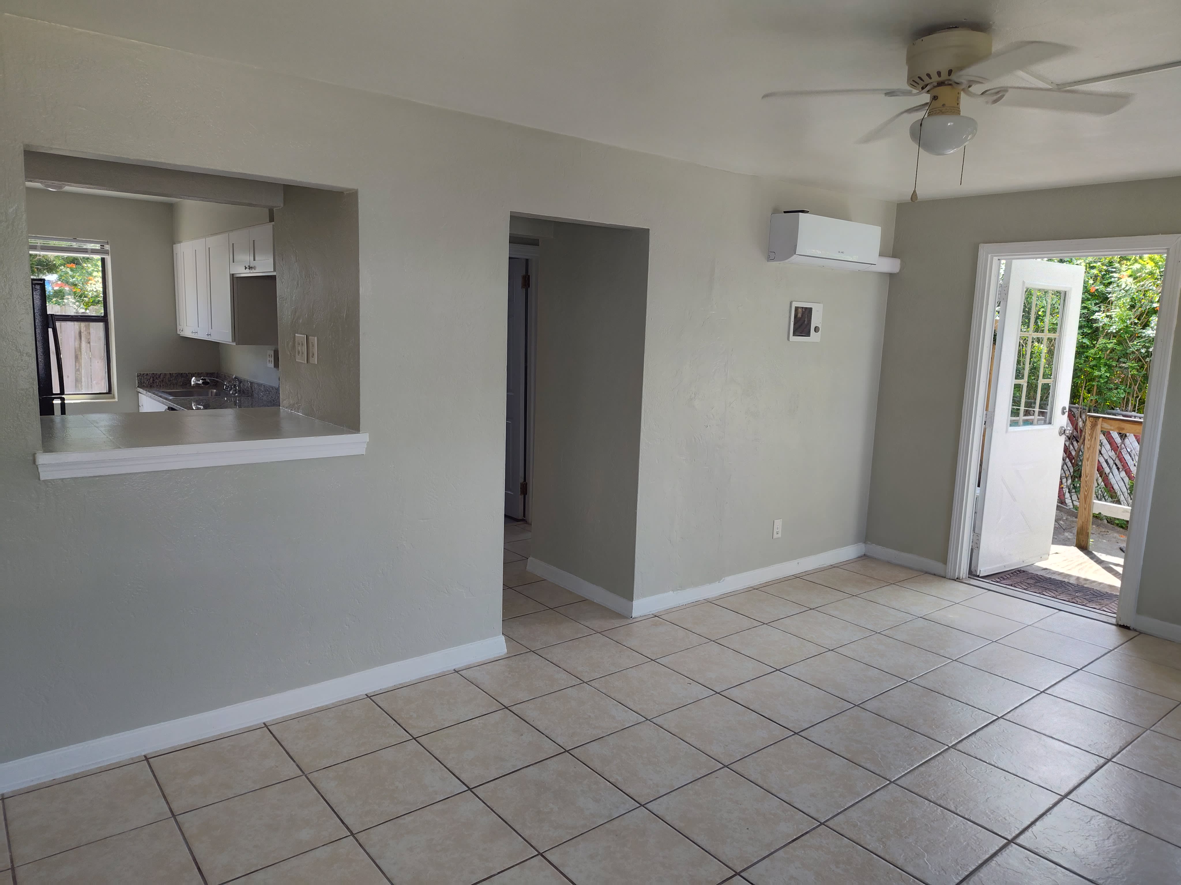 318 N Oleander Ave – photo 4