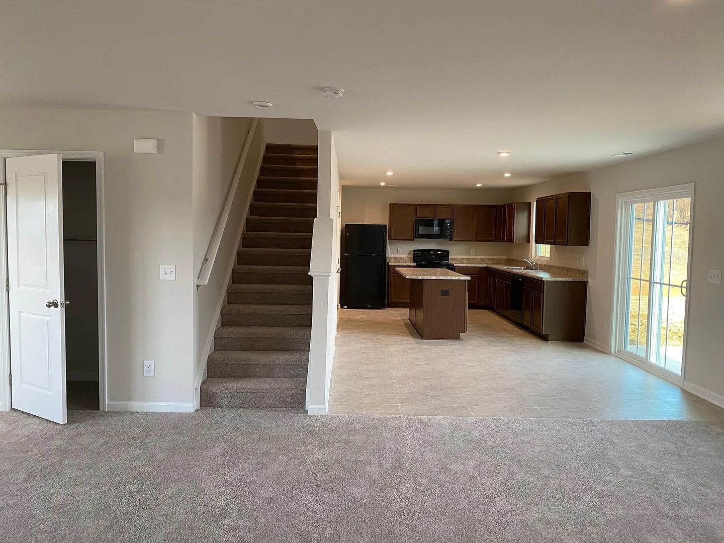 Room in 5 Bedroom Home at Bark Way – photo 3