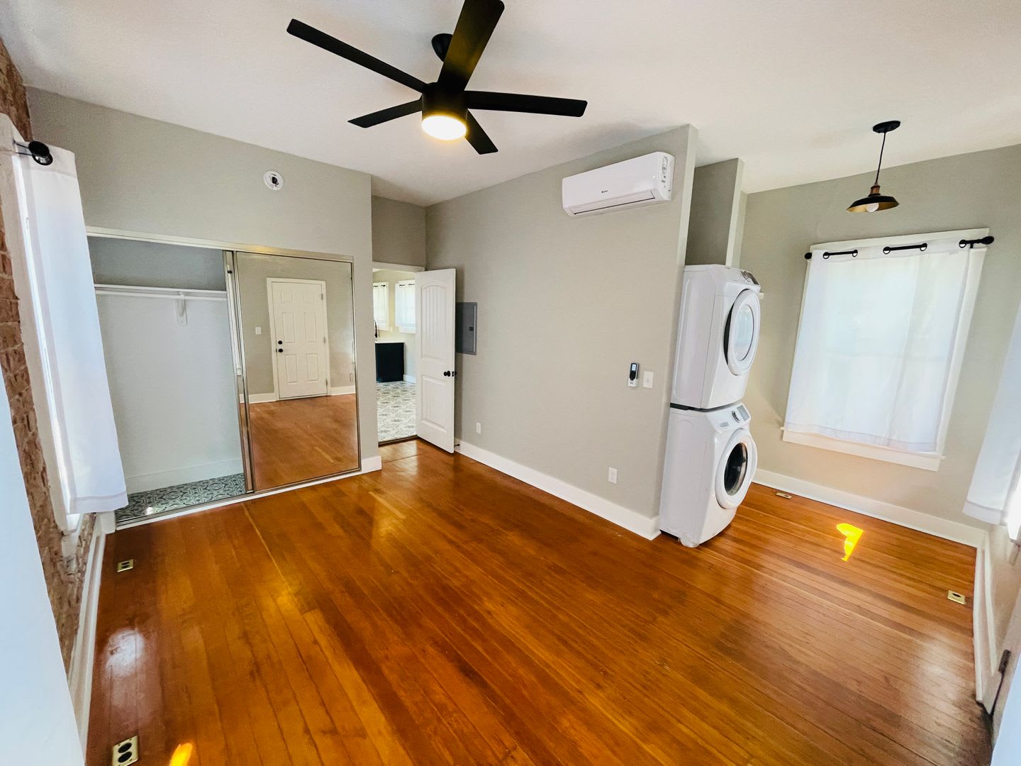 COMING SOON! 1 Bed / 1 Bath Cottage in U of A Neighborhood! – photo 5