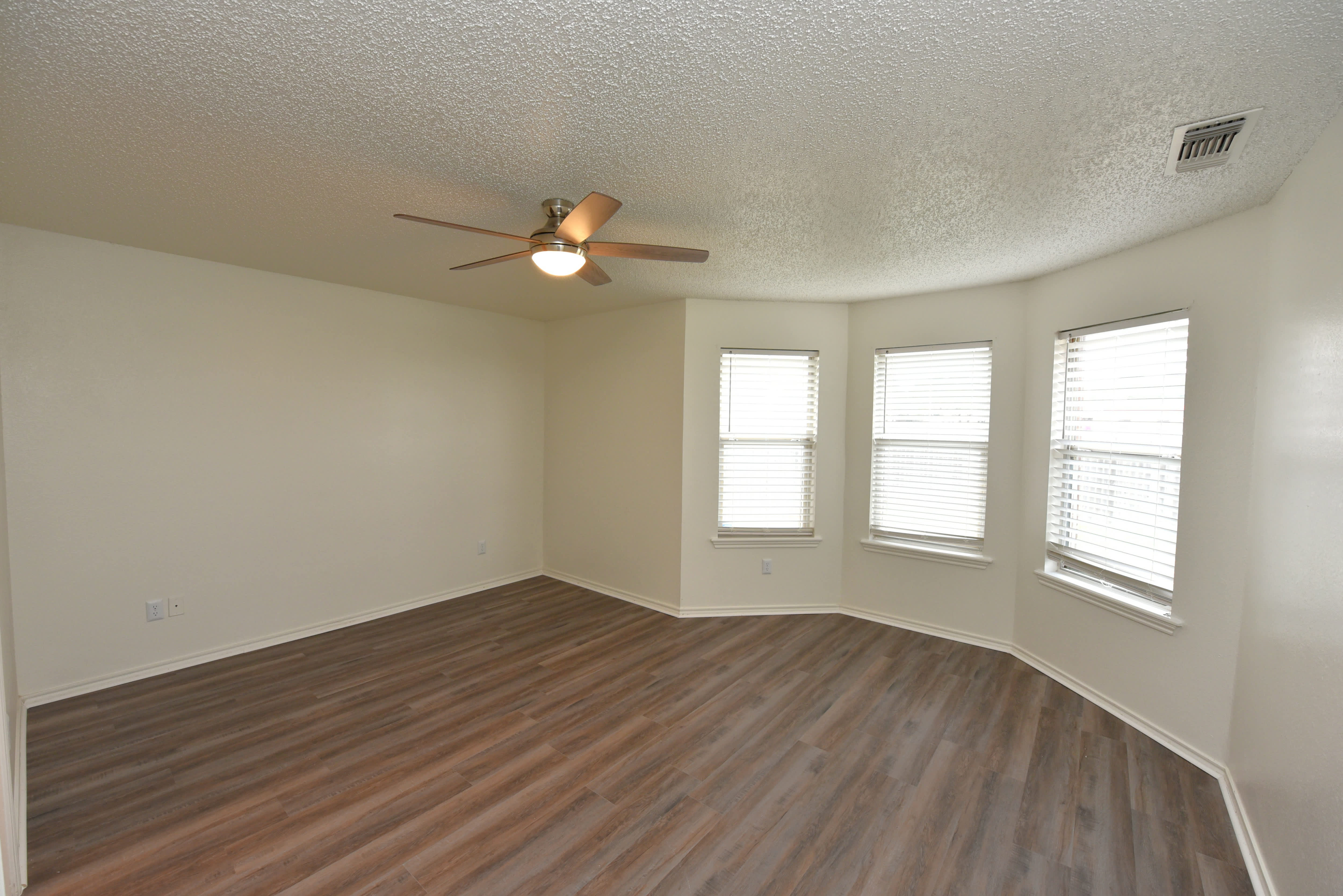 Yorkshire Village Apartments – photo 4