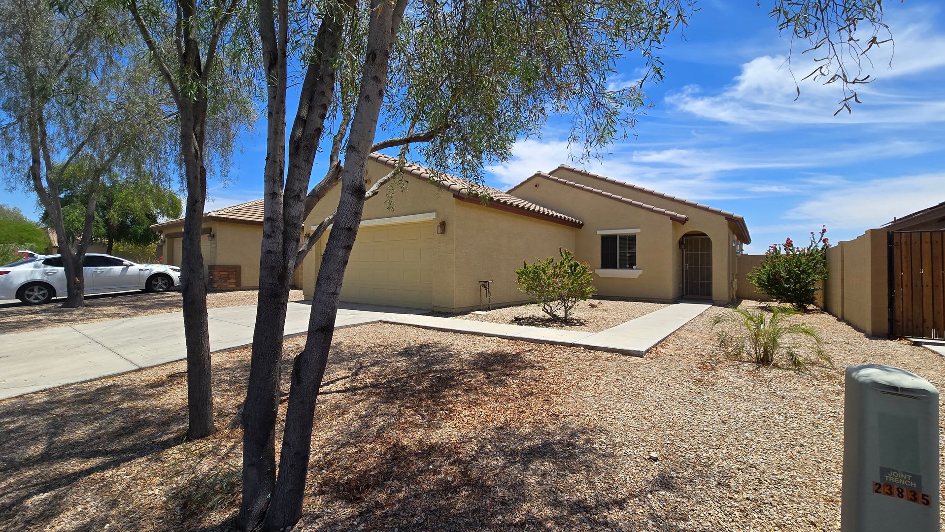New Carpet and paint! Great home for the money in Buckeye! – photo 2