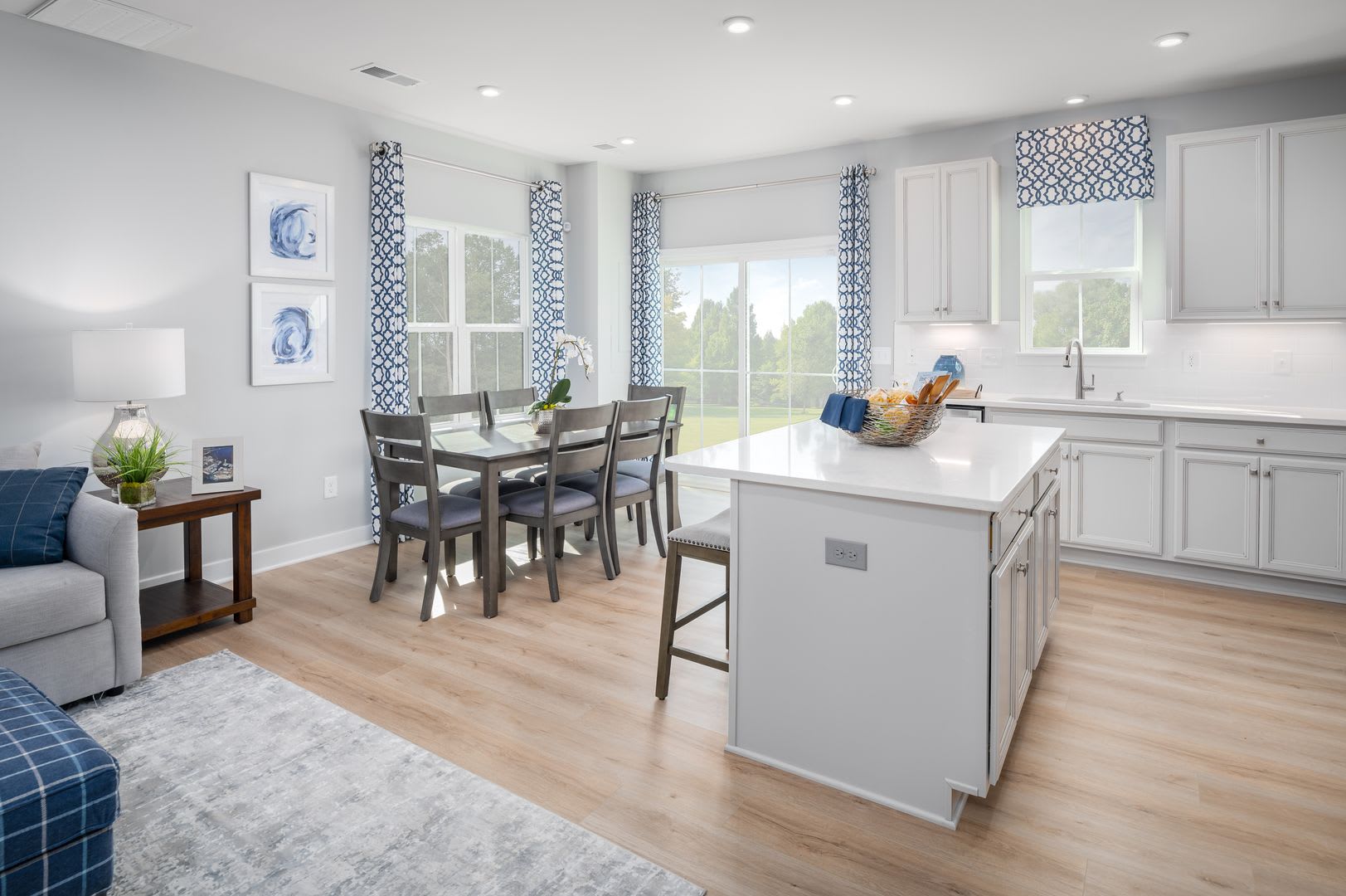 3 Bedroom, 2.5 Bathroom Townhome in Crescent Cove – photo 3