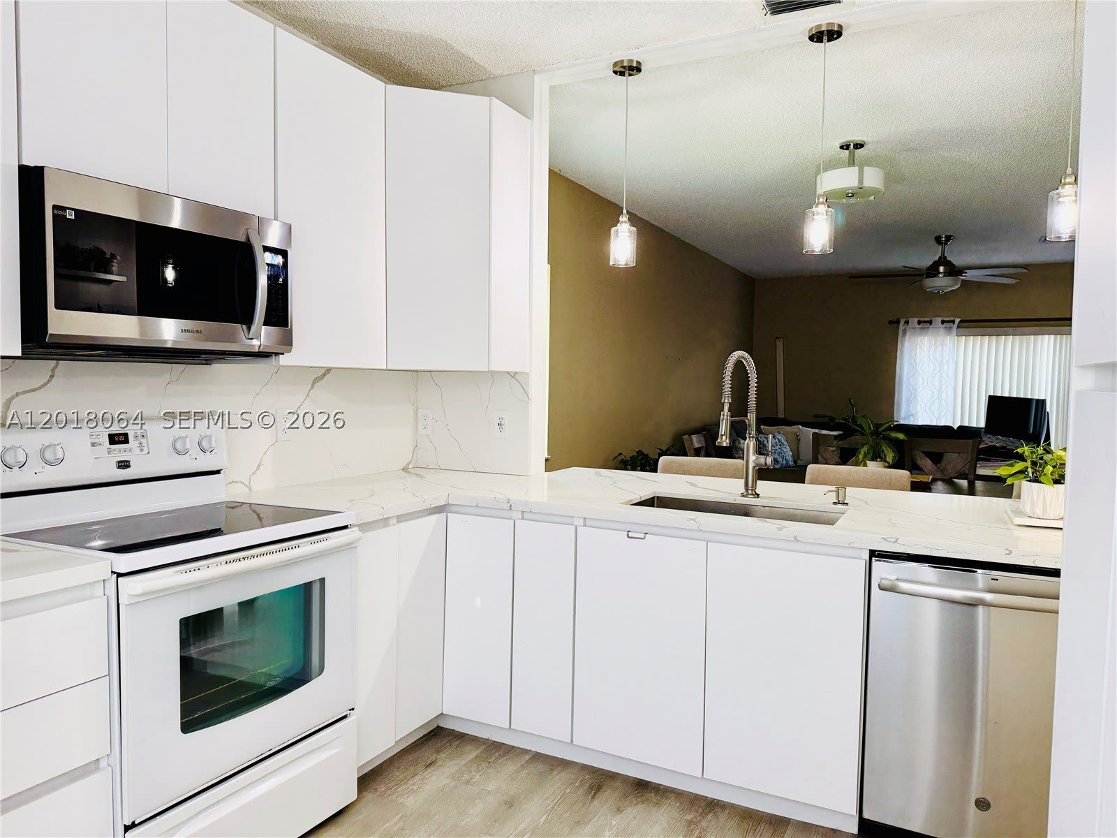 16213 Emerald Cove Rd – photo 2
