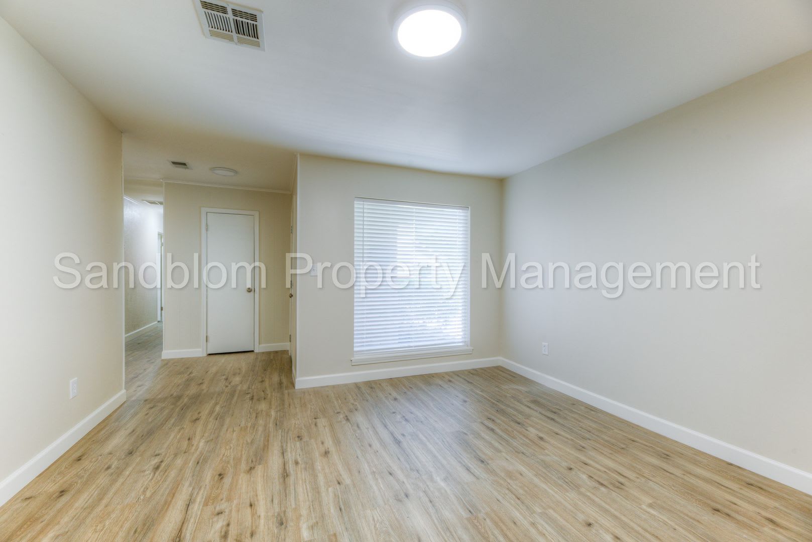 For Lease – photo 3