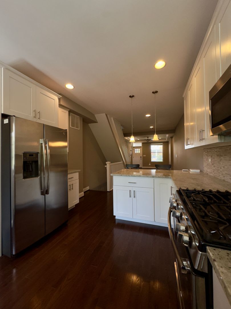 Charming 3 Bedroom/3 Bathroom Townhome with Den in Hampden, MD! – photo 5