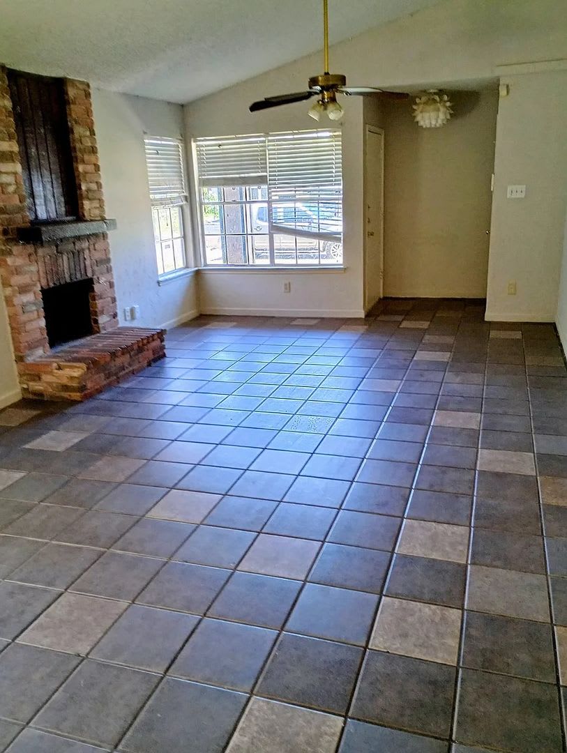 Room in 2 Bedroom Home in San Antonio – photo 5