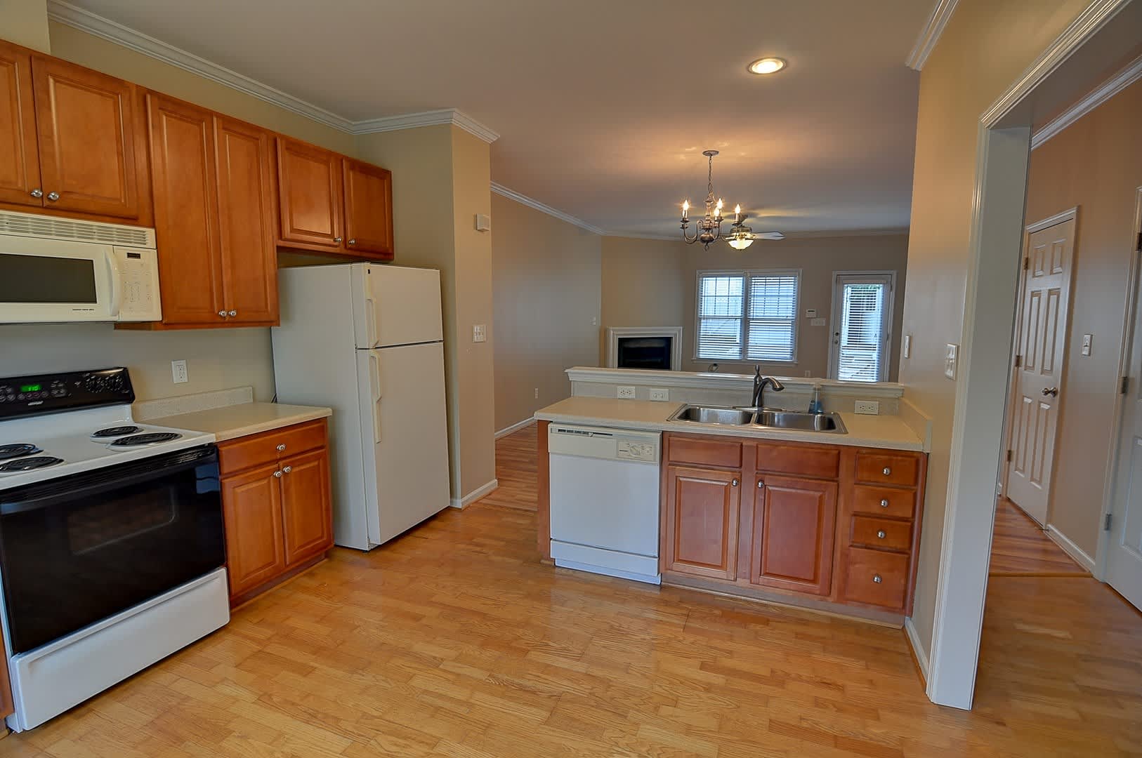 Light, Bright Governor's Village Townhome – photo 3