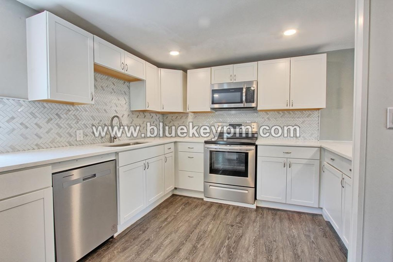 2 Bed, 1 Bath Unit in Triplex on Grant Street in Vancouver – photo 5