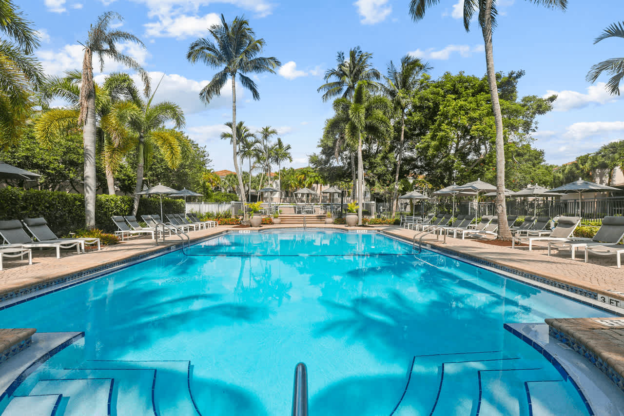 Coconut Palm Club – photo 3