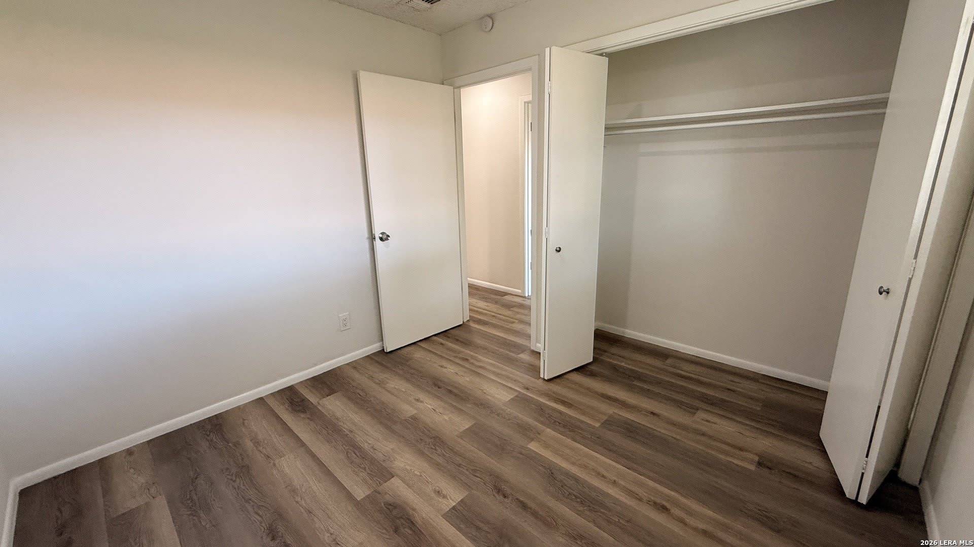 7418 Pipers Creek St – photo 5
