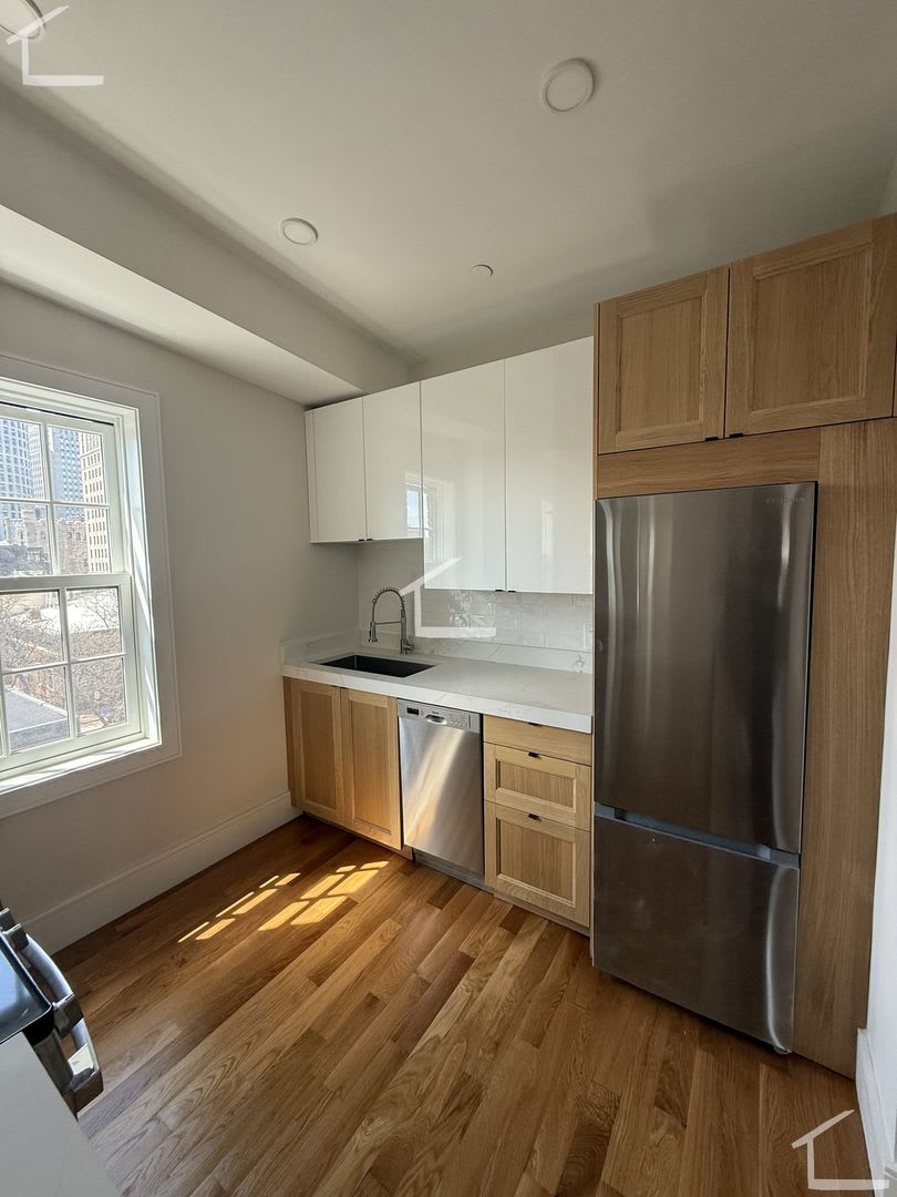 Charming 3 Bedroom- No Broker Fee – photo 4
