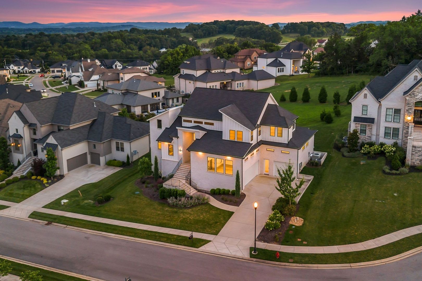 Modern Luxury in the Heart of Franklin – photo 4