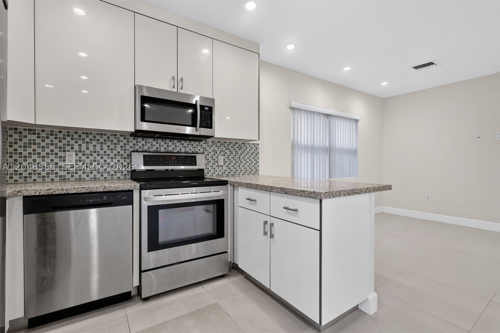 12800 NE 11th Ave – photo 1