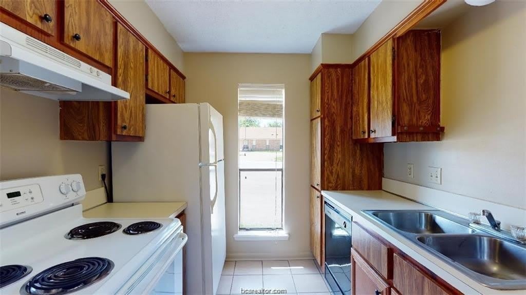 1411 Gramma Ct – photo 4