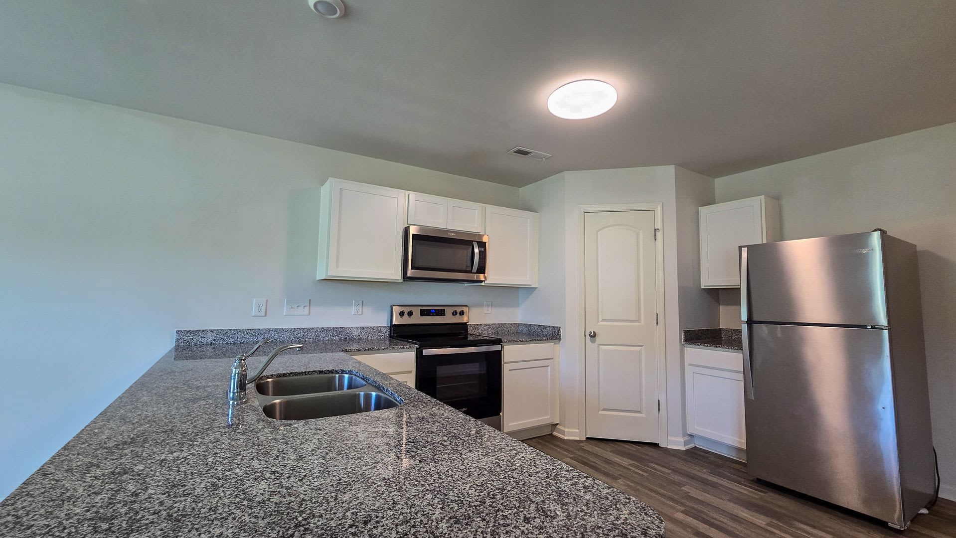 1810 South Hill Ave – photo 5