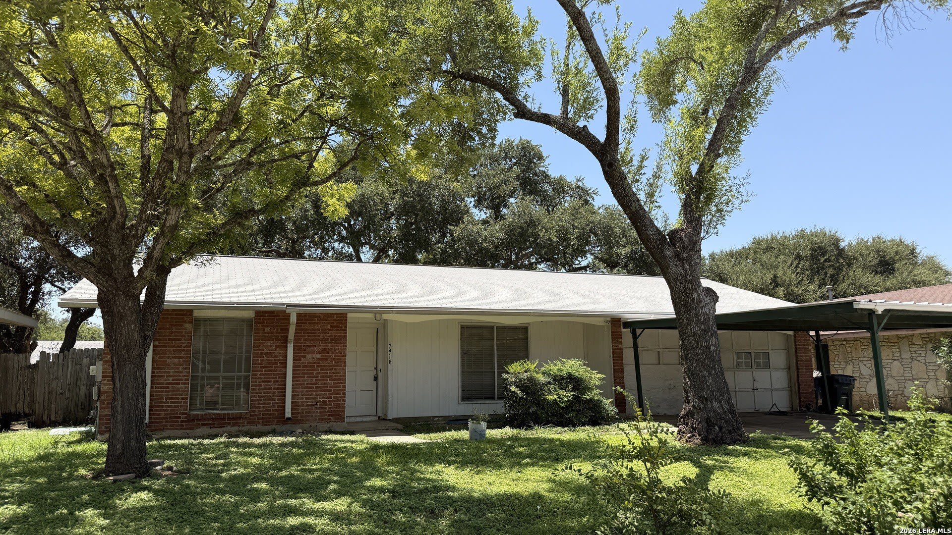 7418 Pipers Creek St – photo 1