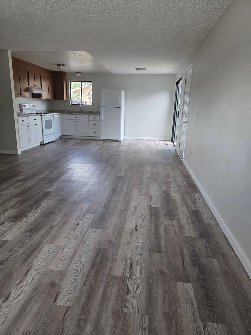Cute Duplex with easy care front yard – photo 3
