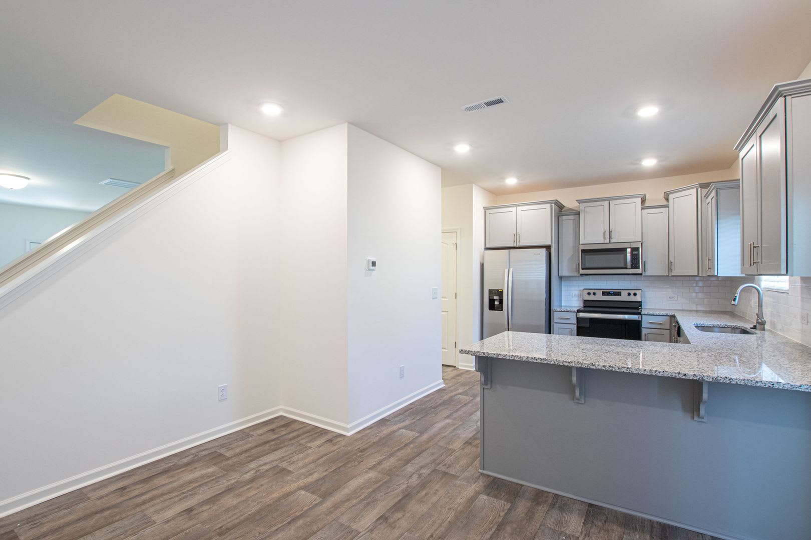 BEAUTIFUL 3BD/2.5BTH Townhome – photo 5