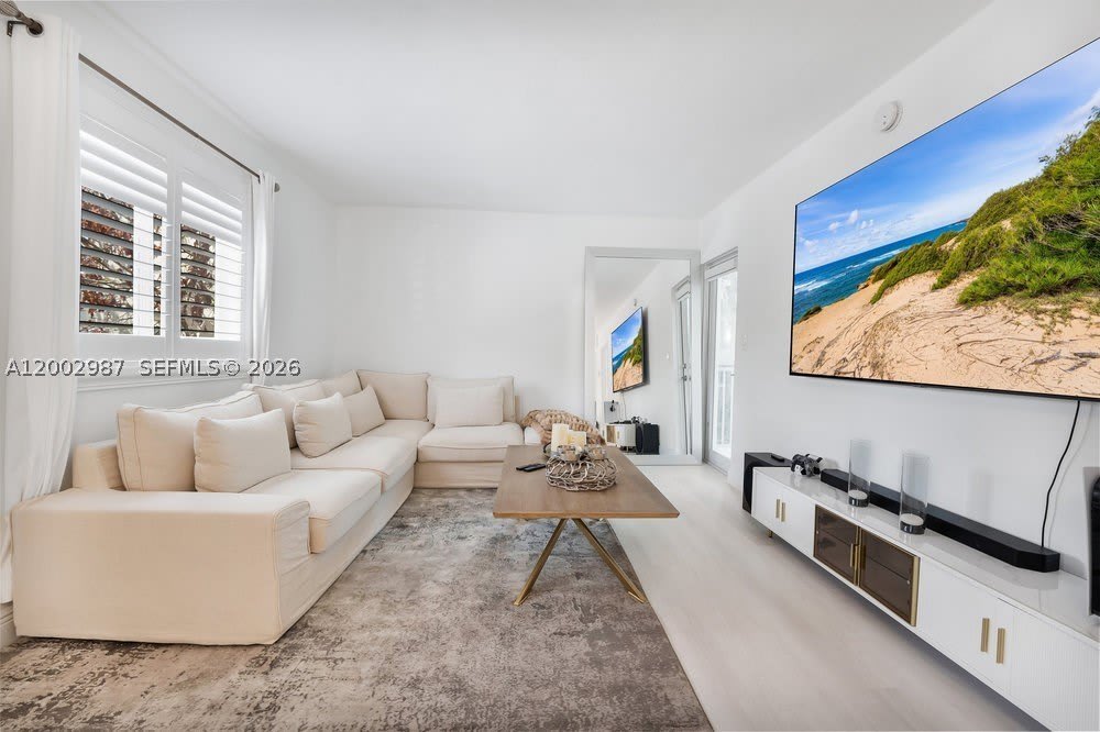 240 Galen Dr – photo 2