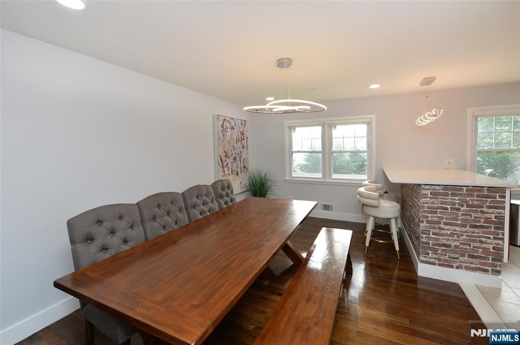 154 Middlesex Avenue – photo 5