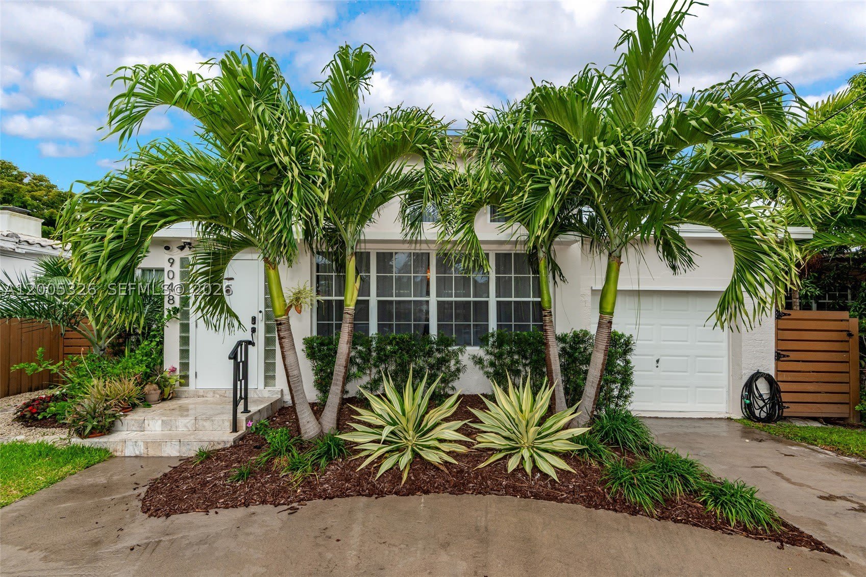 9048 Carlyle Ave – photo 1