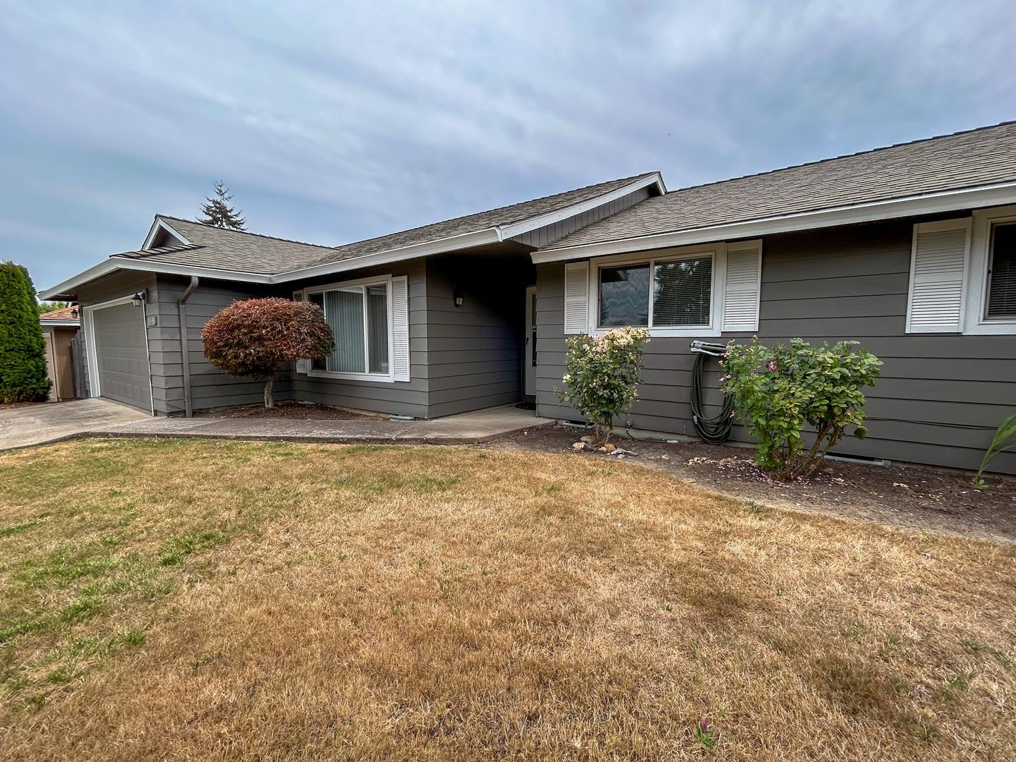 Single Story Home In Se Salem Fenced Backyard 4998 Arrowood – photo 3