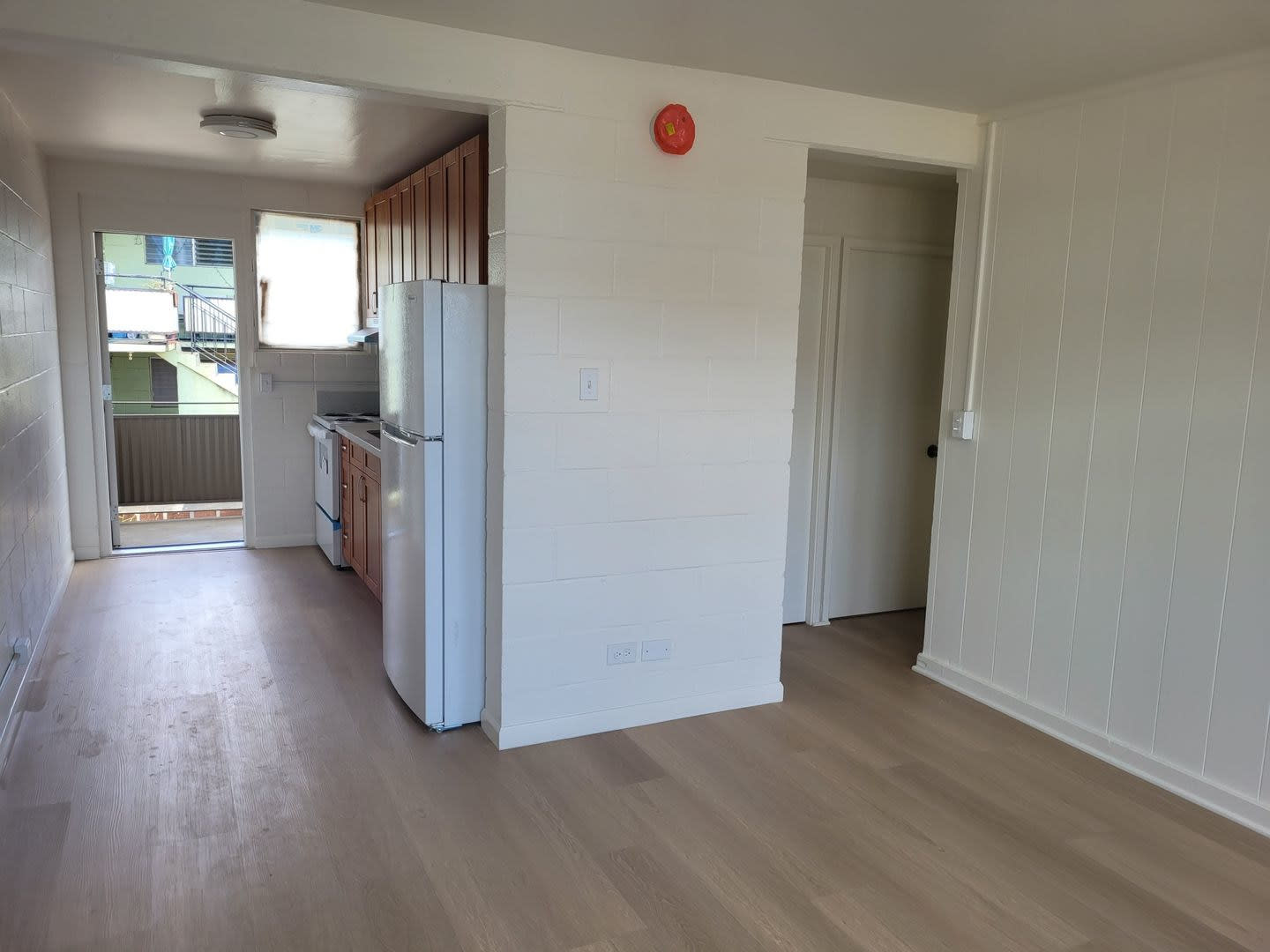 Recently Renovated 2bd, 1ba, 1pkg 700sqft. for $1750 – photo 3