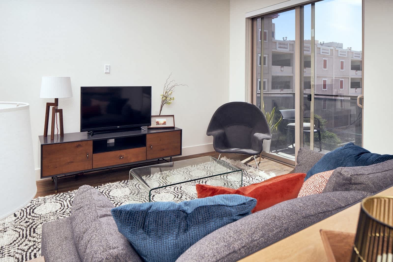 Main+Nine – photo 5