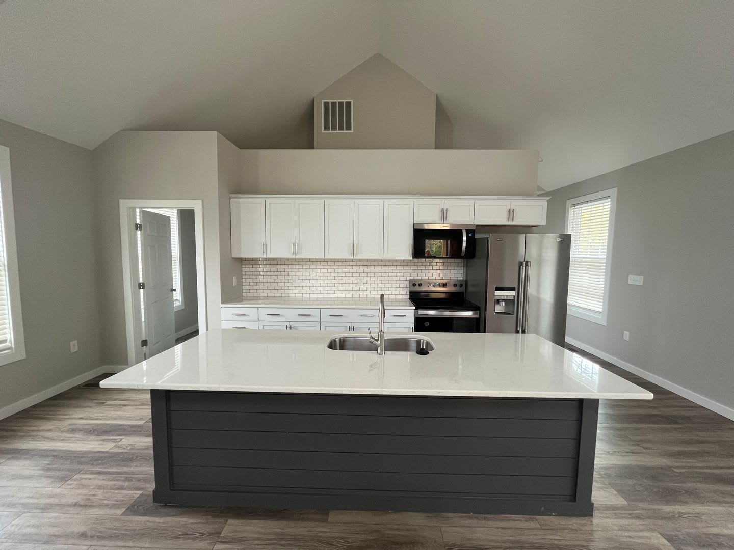New Construction 4BR/4.5BA Great Location! – photo 4