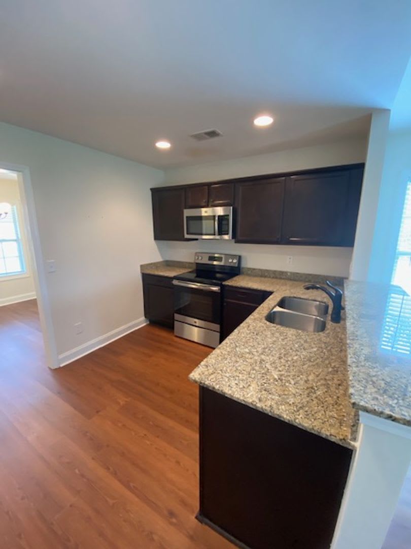 3 Bedroom 2 Bath home in LEXINGTON. – photo 3