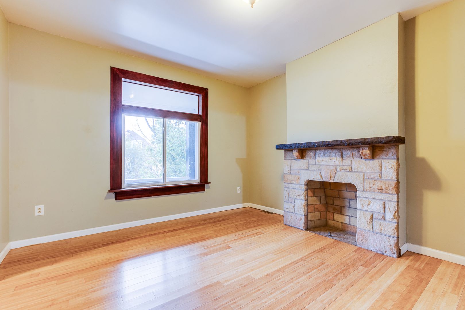 Available Now Traditional 4 Bedroom Home Located In Mt Washington Ask How You Can Get Up To One Month Of Free Rent – photo 3