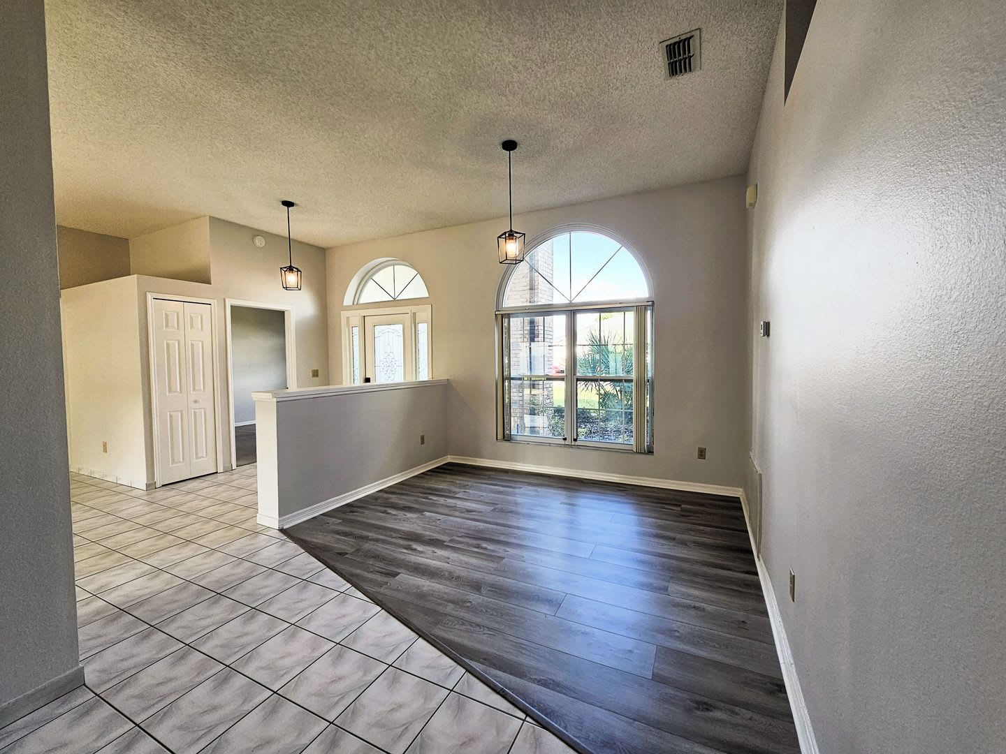 Renovated and Spacious 4-bedroom, 2-bathroom Home in the Heart of Orlando! – photo 3