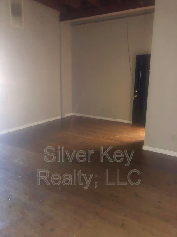 217 E. Washington Ave – photo 4