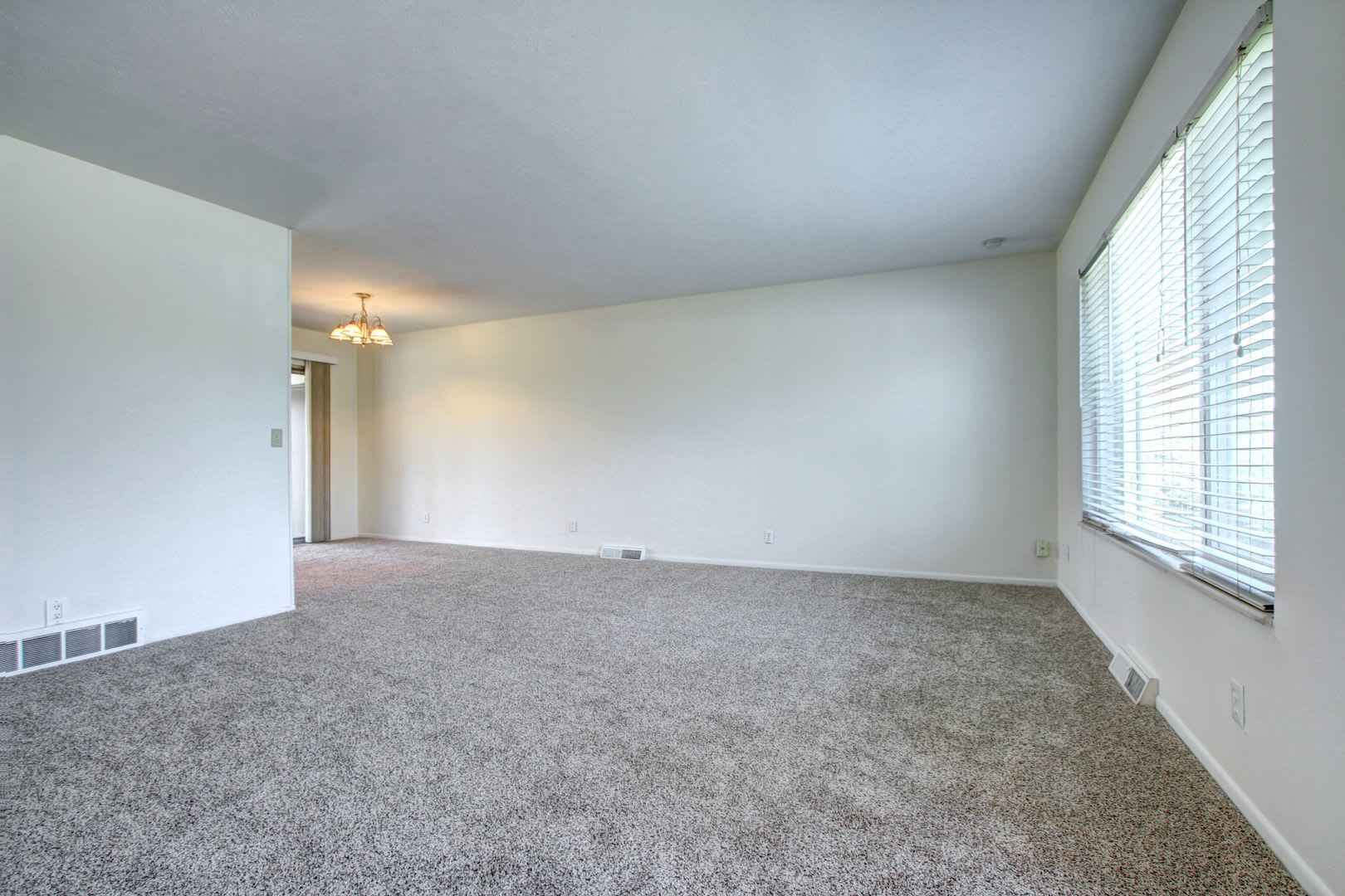 Location Location, Split level with private yard large garage in Englewood. – photo 3