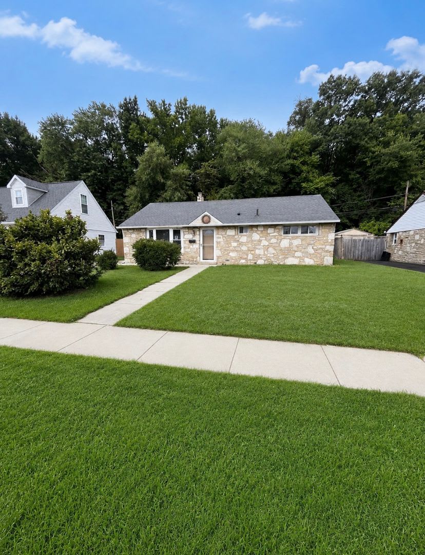 Large 3 Bedroom 1 Bath In Bristol Pa Recently Renovated Single Home With New Flooring – photo 3