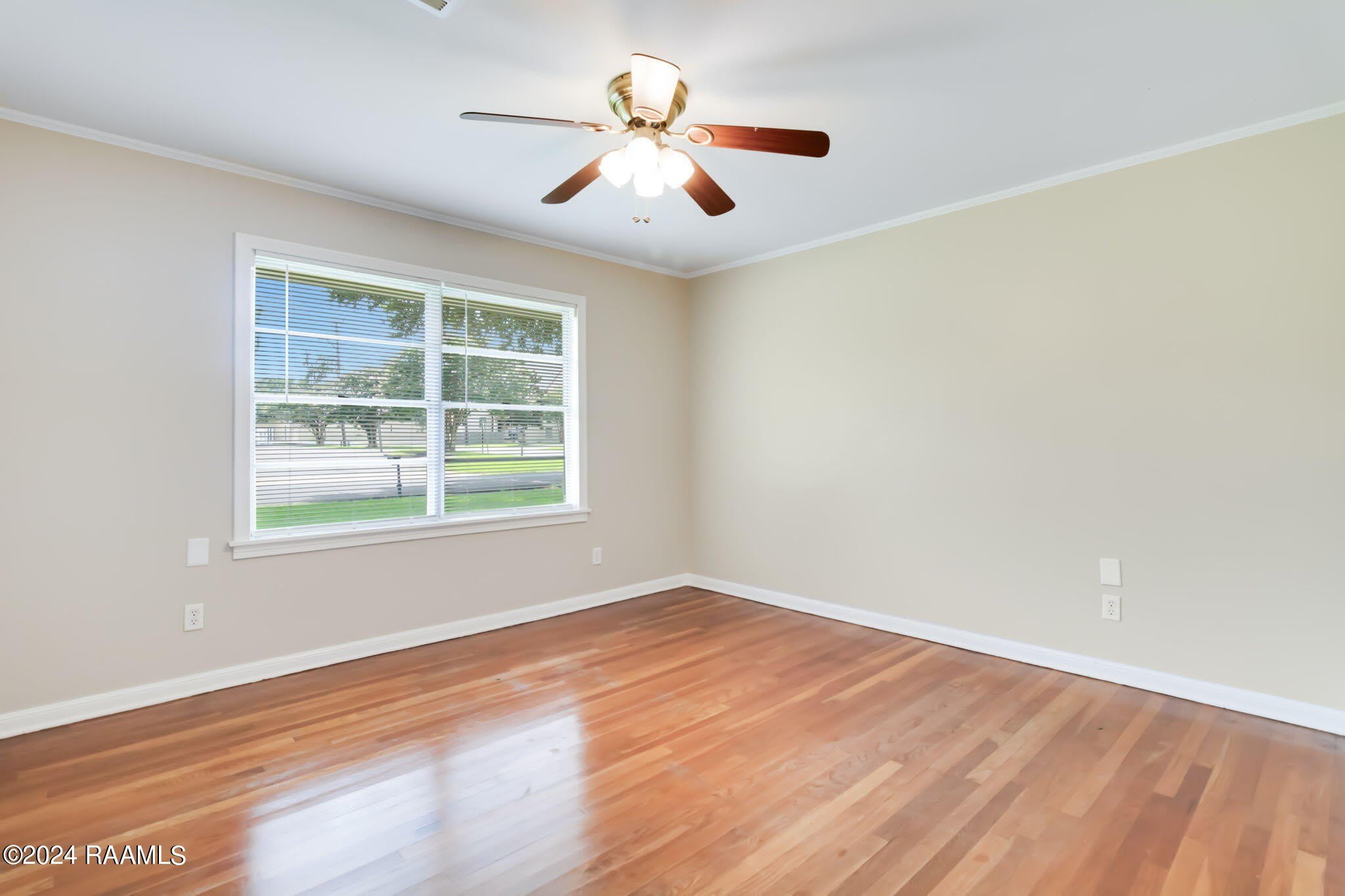 200 Montrose Avenue – photo 5