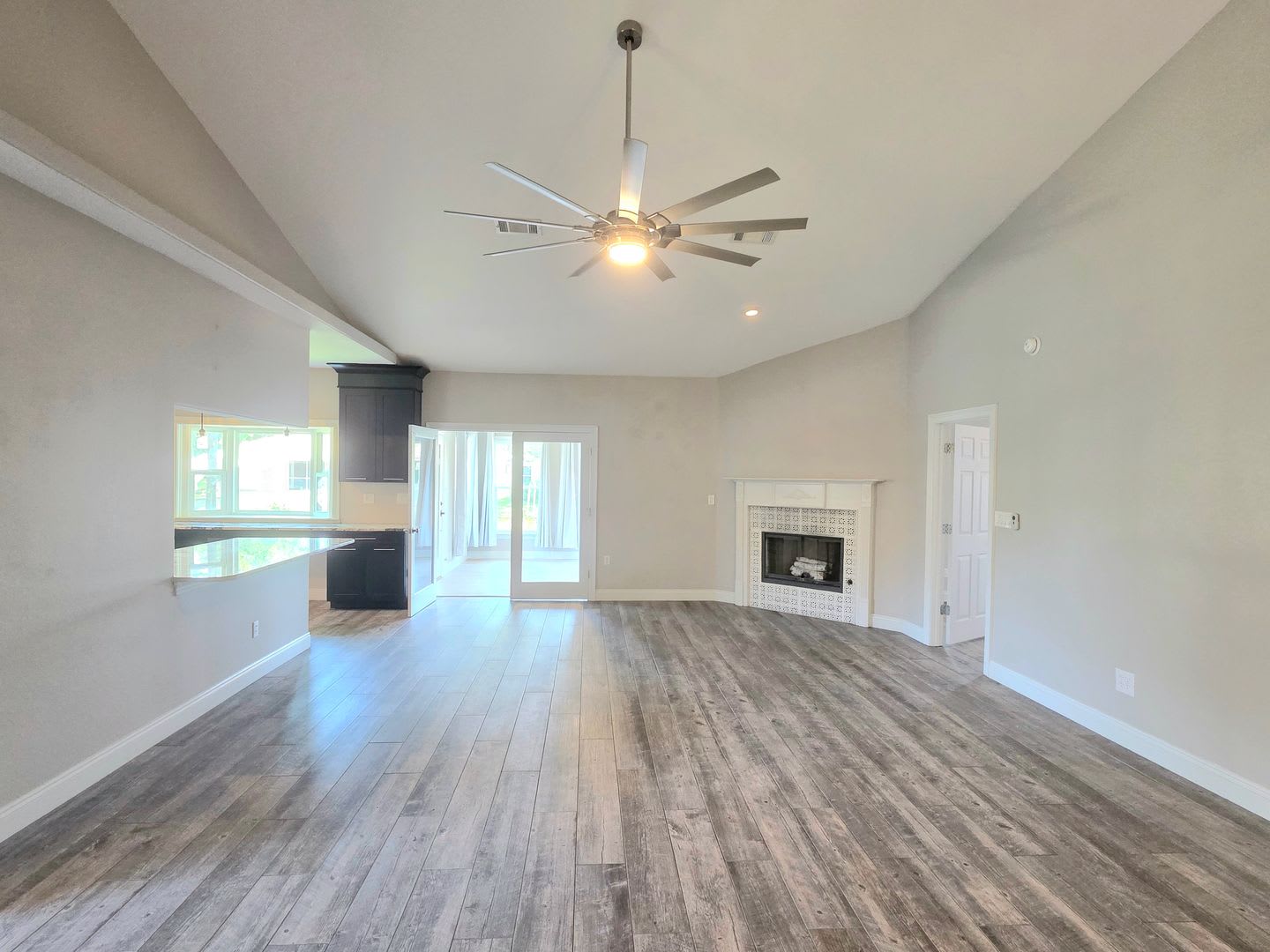 Spacious 4-Bedroom Home – photo 3