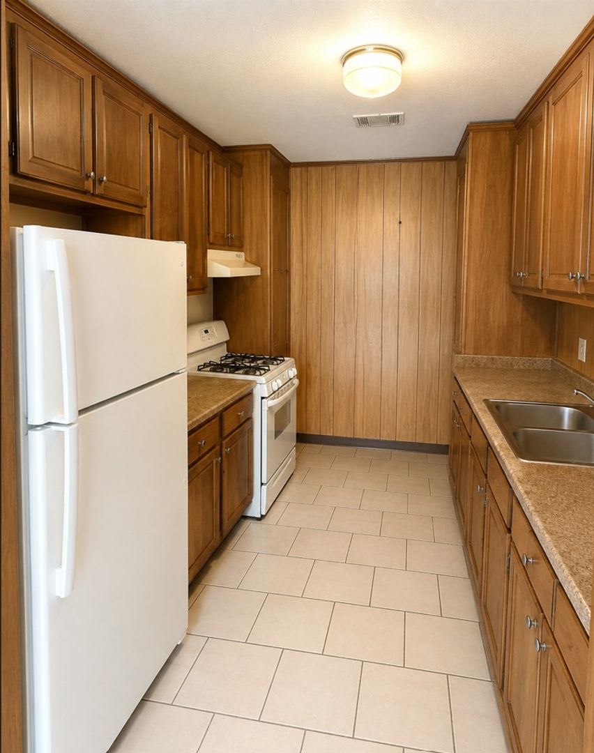 580 Campus St – photo 2