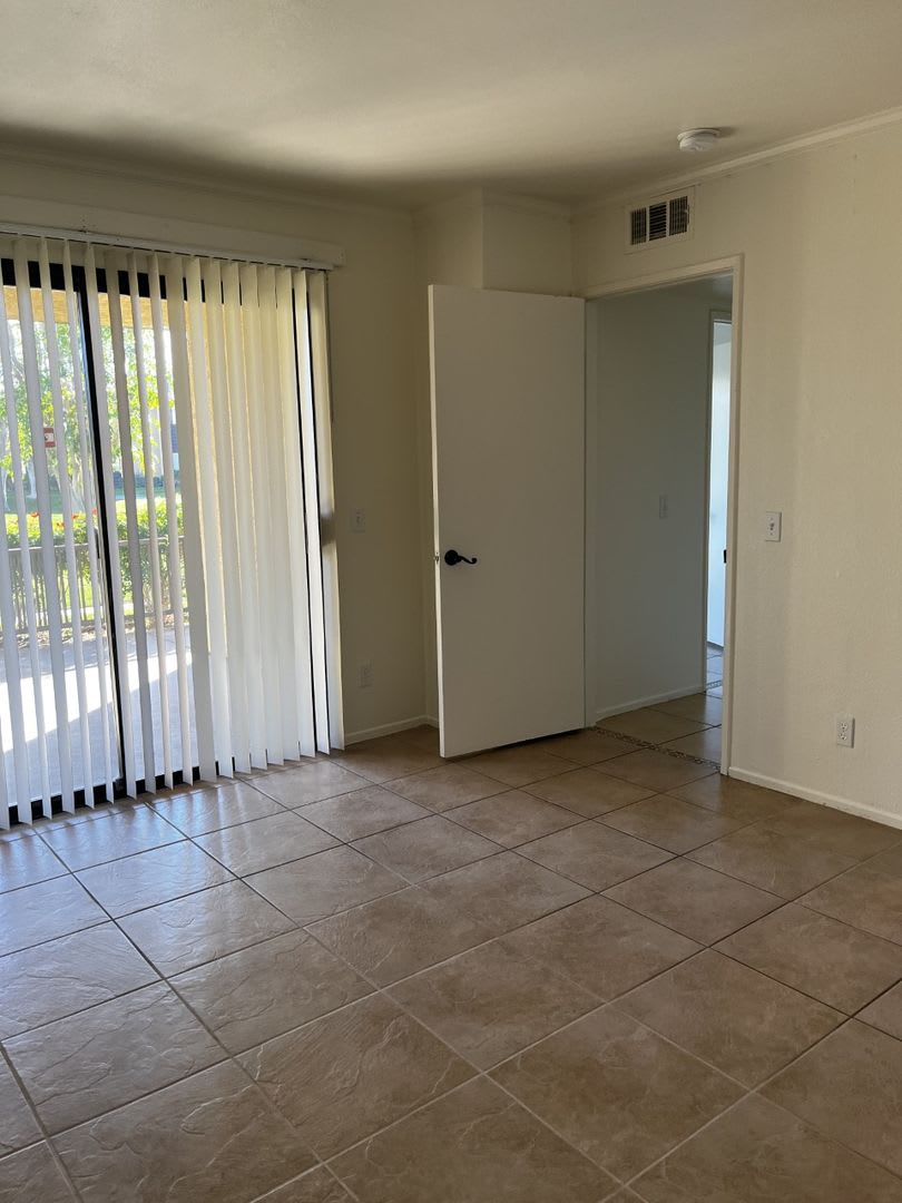 AVAILABLE NOW $200 off First Month Rent – photo 2