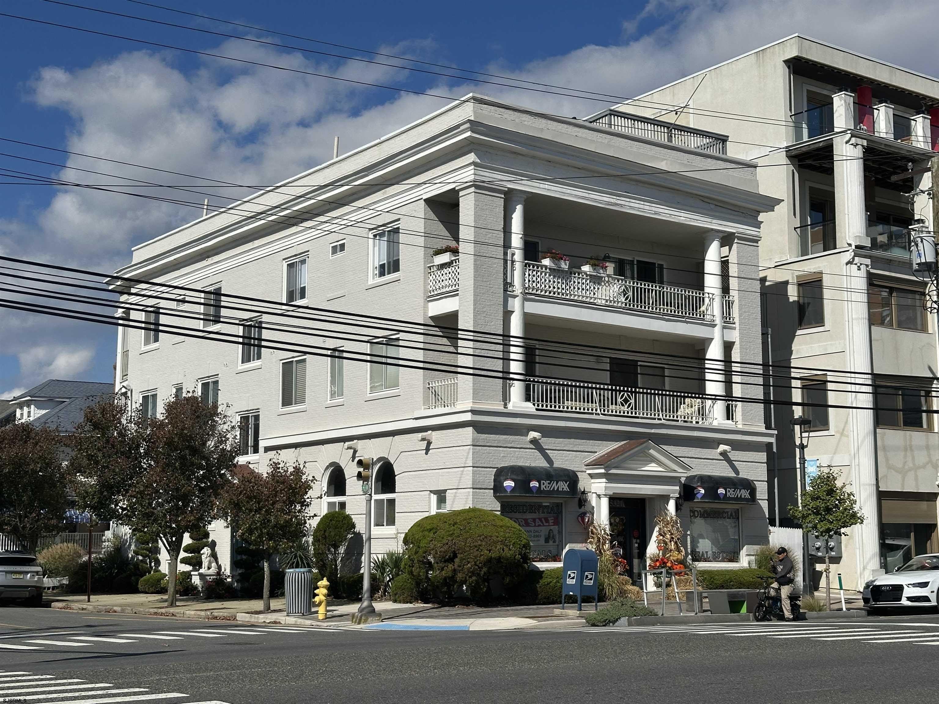 25 S Surrey Ave – photo 1