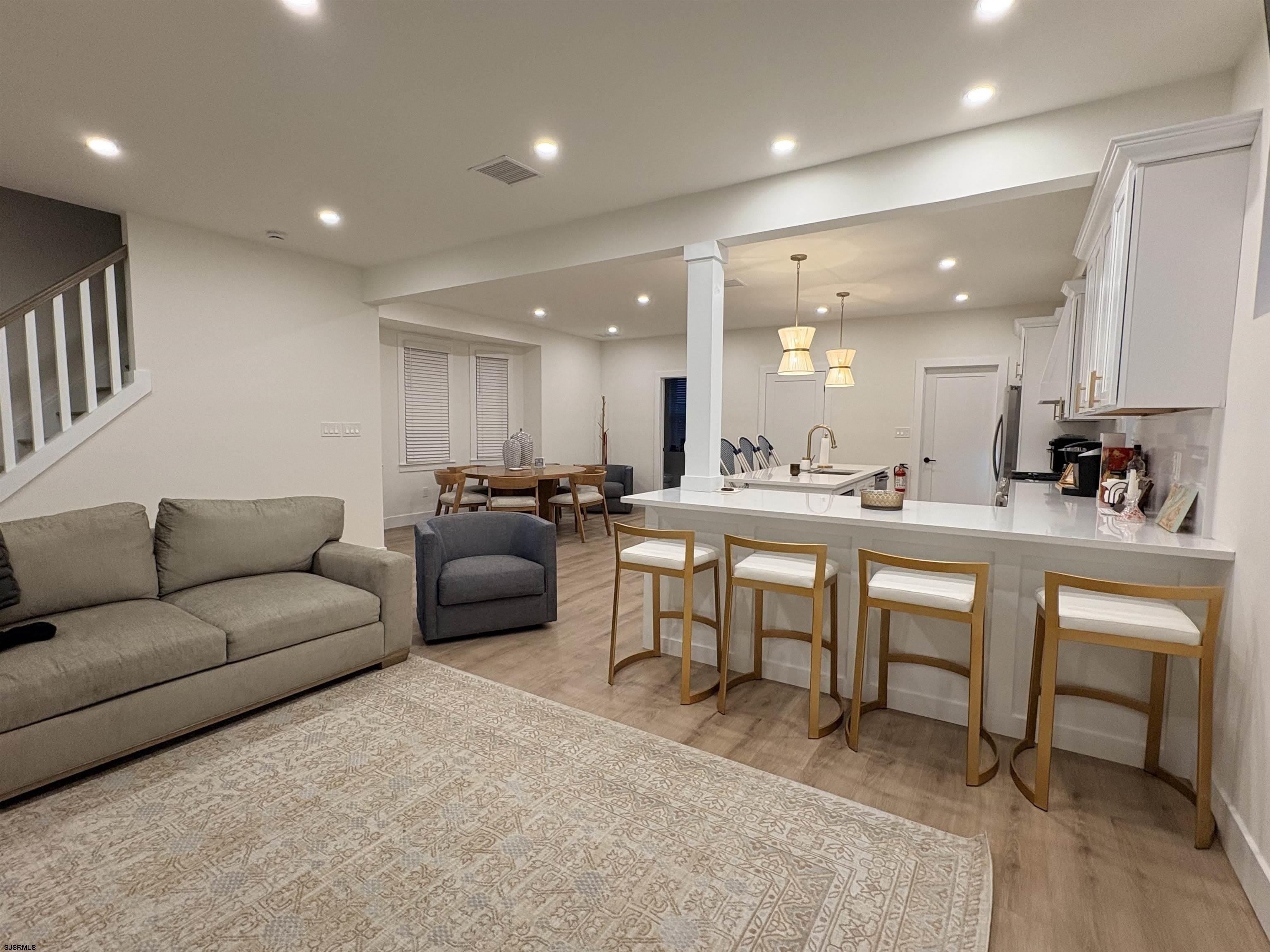 106 N Troy Ave – photo 3