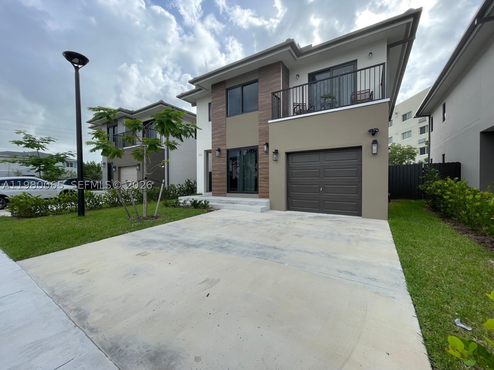 302 NW 11th Ct – photo 2