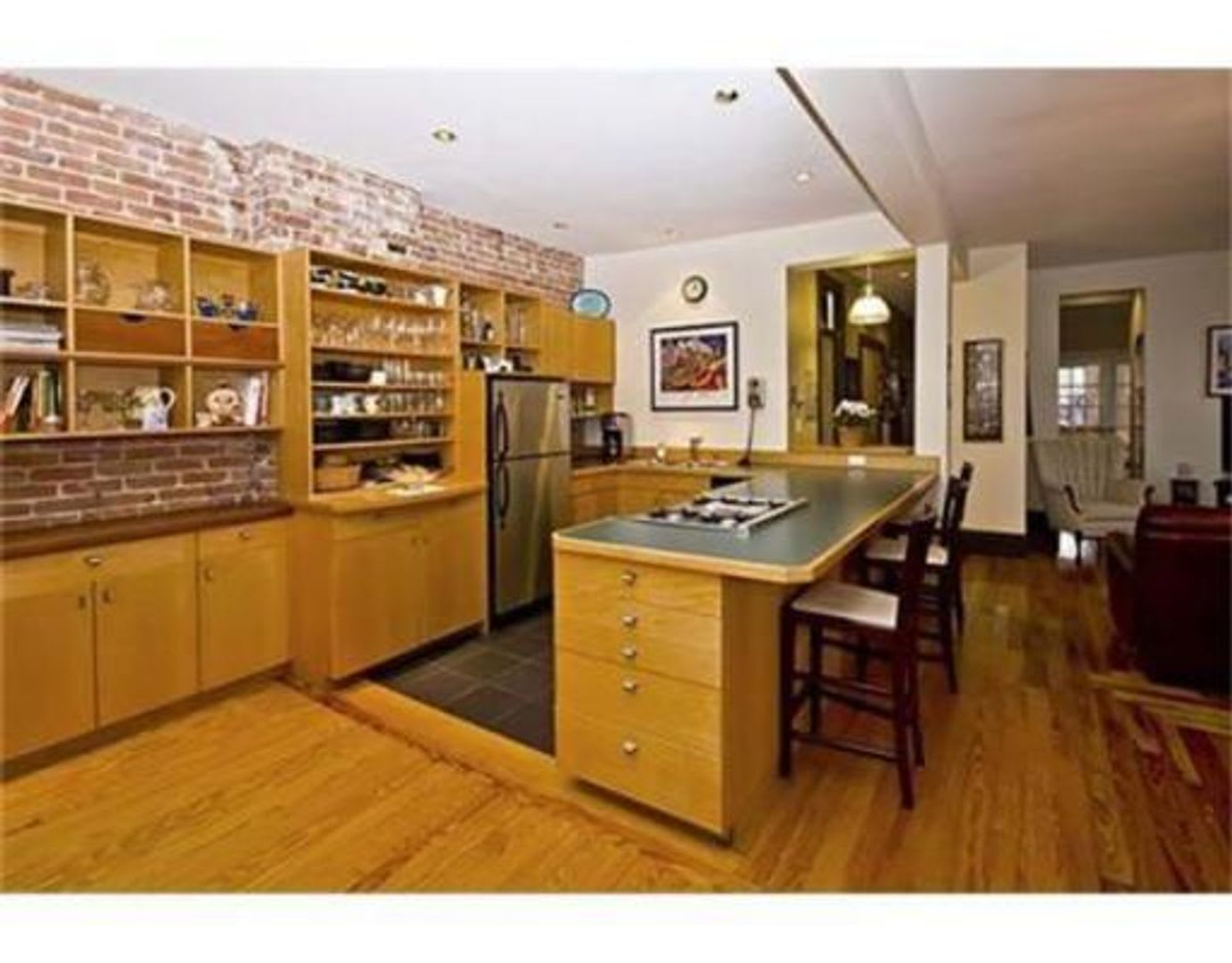 Mission Hill 3 Bed – photo 2