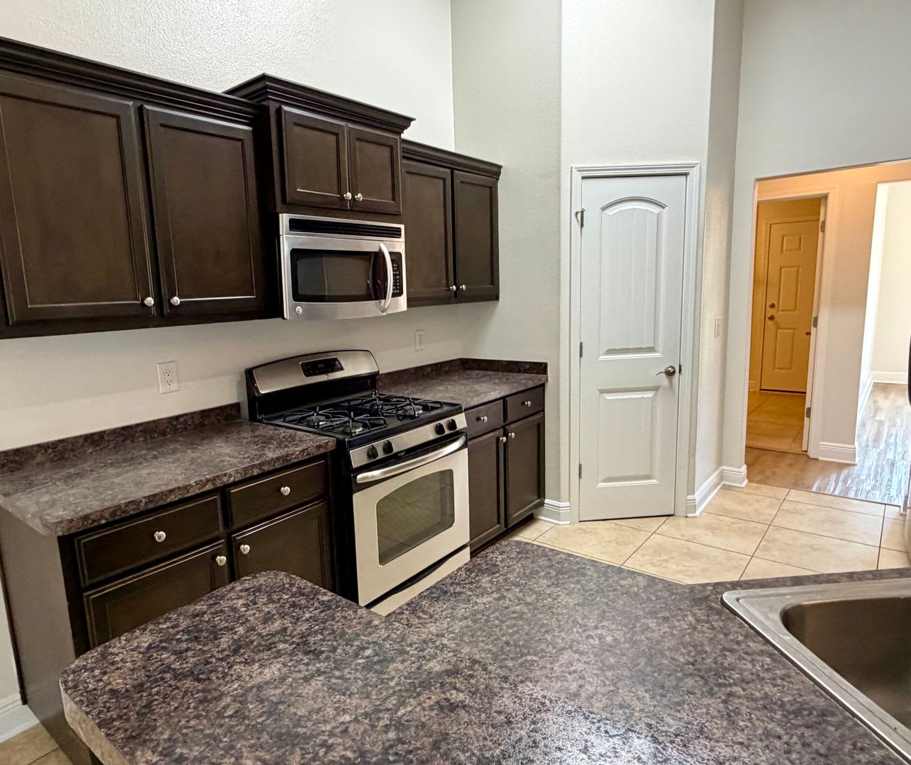 Spacious 4-Bedroom Home – photo 5
